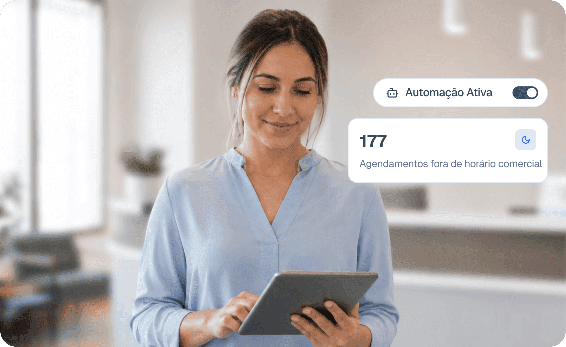 Gestora acompanhando indicadores em um tablet